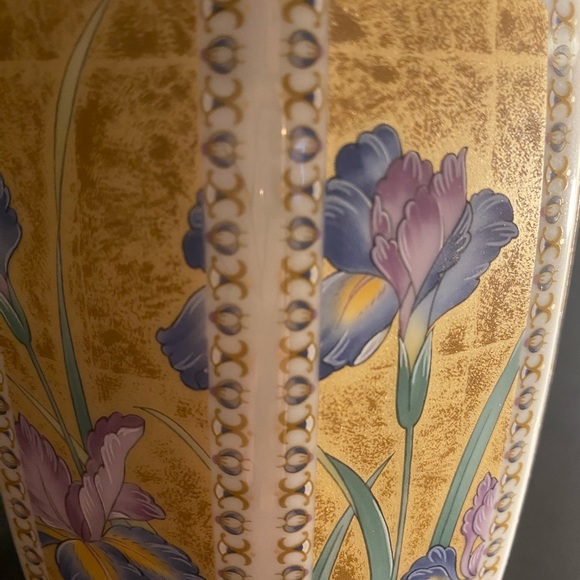 Japanese Vase Golden Mist Pattern Fine Porcelain Floral Design Gold Trim - Picture 2 of 6
